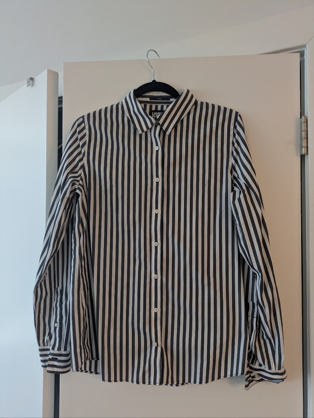 Lands End Wmen's Tall Wrinkle Free No Iron Button Front Shirt Black/White Stripe